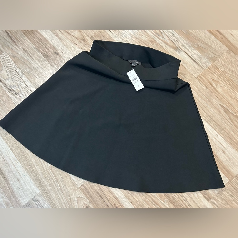 Ann Taylor NWT Textured Women’s Black A-Line Skirt Small Retail-$98